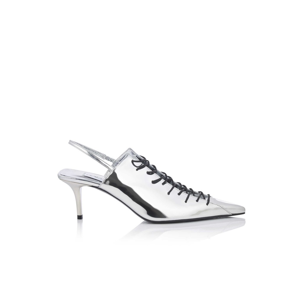 A Jean Paul Gaultier corsetjeit idézi egy a Jimmy Choo X Jean Palu Gaultier szandál