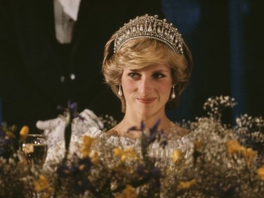 Ismerd meg a valódi történetet Diana hercegné ikonikus bosszúruhája mögött