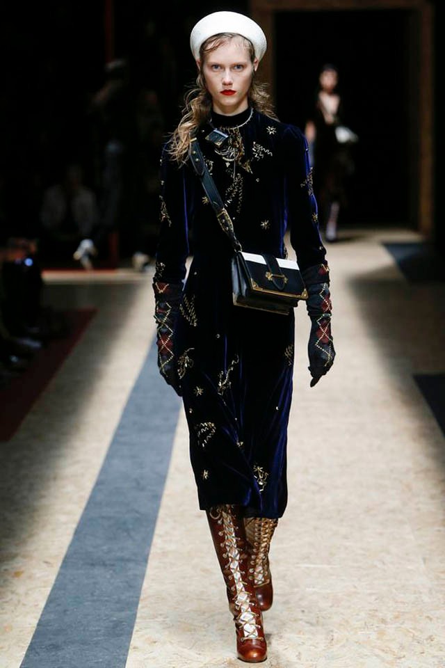 A hét trendje: A színes kesztyű