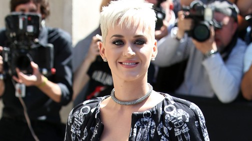 Annyira édes! Katy Perry kézenfogva érkezett az anyukájával