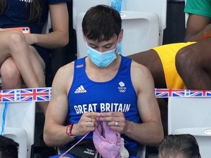 Emlékszel a kötögető olimpiai bajnokra? Tom Daley saját márkát indított, és zseniális