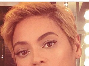 Beyoncé drámai frizuraváltása