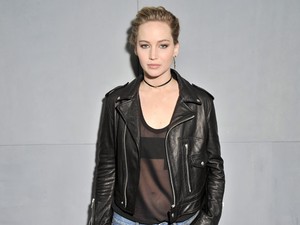 Jennifer Lawrence a legvagányabb szerelésben a Dior show-n Párizsban
