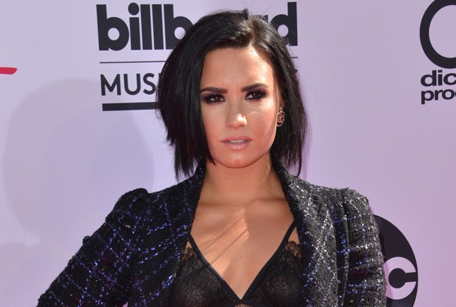 demi lovato, body say, dal, meztelenm meztelenkedik, pucér, új dal, instagram