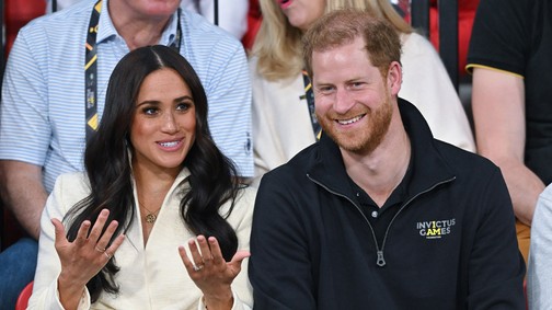 Meghan Markle és Harry herceg remekül érzik magukat a királynő ünnepségén