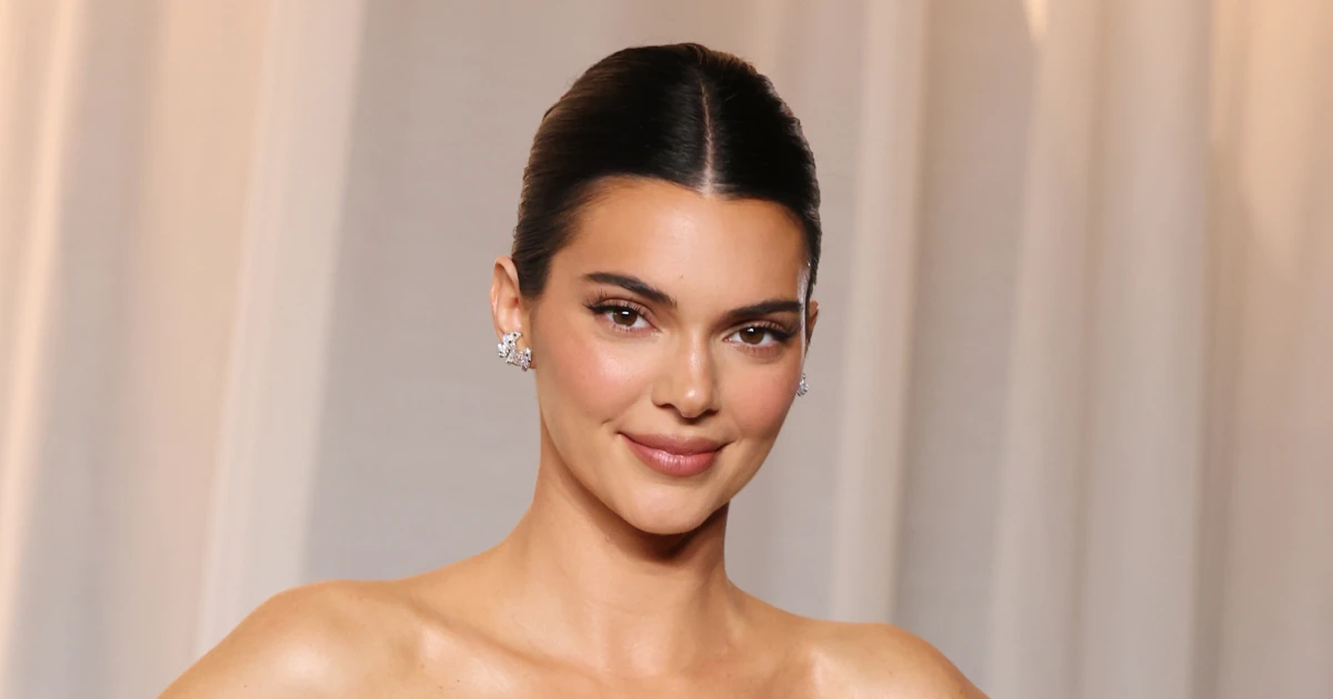 Kendall Jenner és Jacob Elordi közös fotójára már régóta vártunk, összebújva pózol Hollywood legújabb álompárja