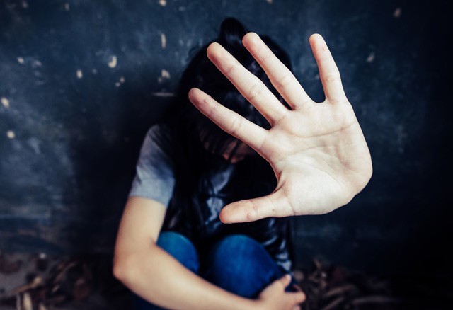 Most udvarol, vagy erőszakoskodik?