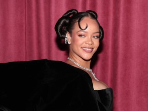Rihanna szoptatja kisfiát új fehérnemű kampányában, és imádjuk érte