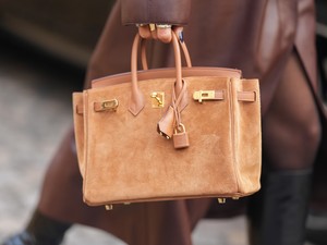 A dizájner termékek iránti befektetési kedv egyre nő, de főként csak a fiatalok merik bevállalni a luxustőzsdézést