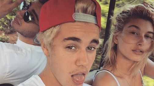 Ezt az énekest választotta Justin és Hailey Bieber az esküvőjükre