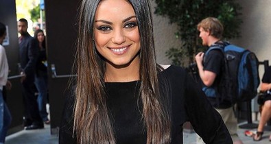 Mila Kunis haja mostantól SZŐKE! Te jó ég!