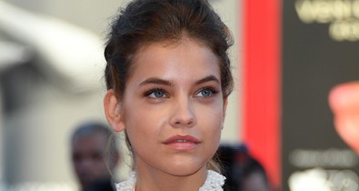 Palvin Barbi annyira, de annyira gyönyörű volt a velencei filmfesztiválon