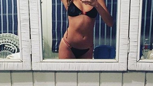 Selena Gomez bikinis szelfijétől megvadultak a követők!