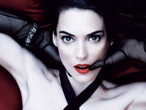 Winona Ryder 40 felett is elbűvöl