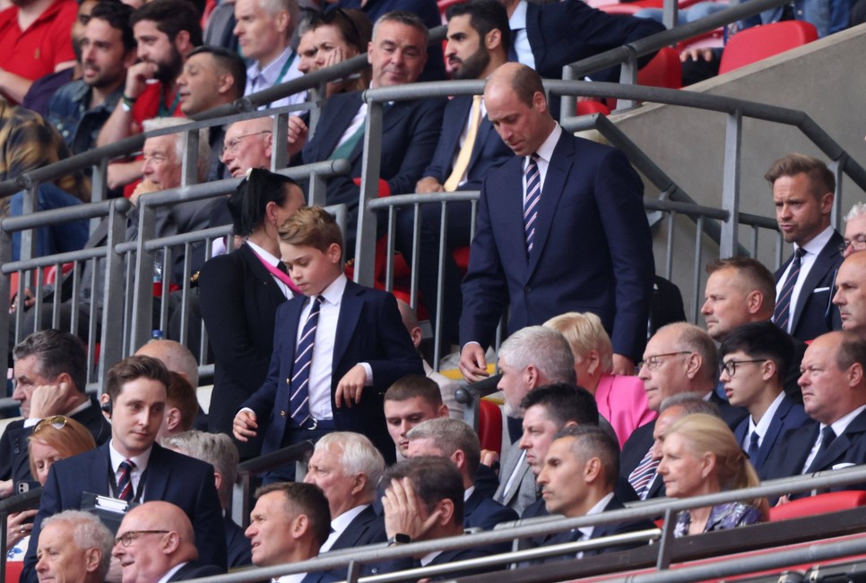 György herceg egyre magabiztosabban mozog a nyilvánosság előtt