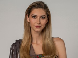 Puskás-Dallos Bogi haja vörös lett, és valami egészen lélegzetállítóan néz ki új külsejével