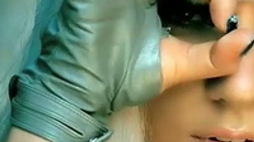 Lady Gaga is Pécsi Kesztyűt hord