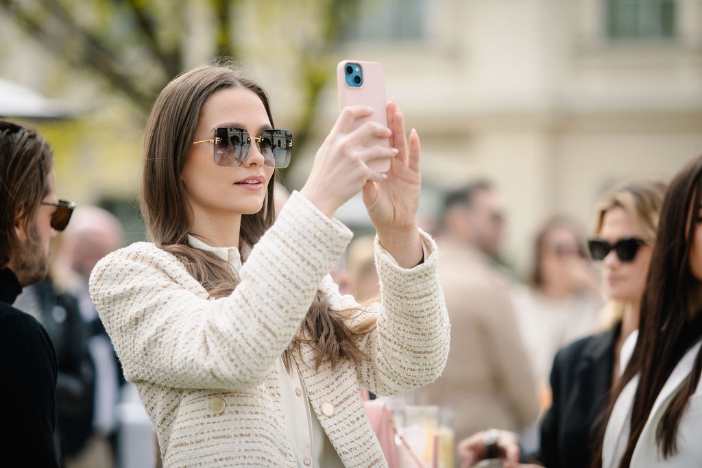 A Miss Balaton egyik királynője, Csupor Olívia is a vendégekkel ünnepelt