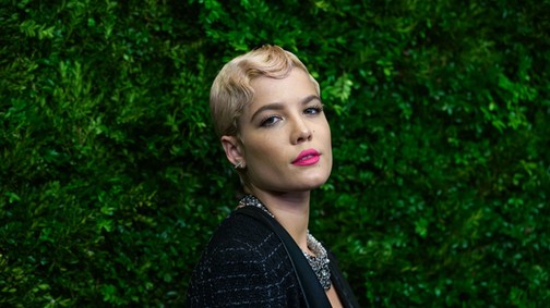 Halsey: Szókimondó, gyönyörű és még Justin Bieber is rajong érte