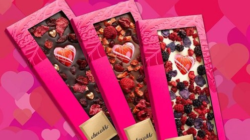 Mámorító Valentin-napi csokoládékollekció, divattörténeti klasszikusba csomagolva!