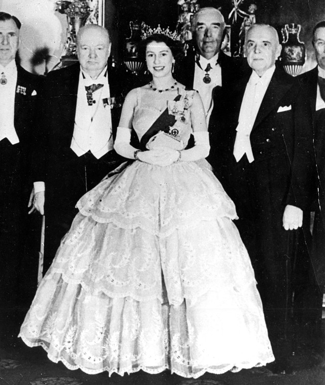 Ritkán látott fotók: Ilyen álomszép volt II. Erzsébet királynő, amikor 25 évesen trónra került