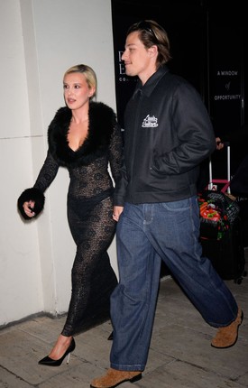 De sokan úgy gondolták, ez a fekete meztelenruha sem Millie korának megfelelő. 