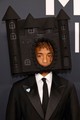 Ha már a gótikus ligánál tartunk: igen, őrület, tudjuk, de Jaden Smith stylistjának felkérésére a magyar ABODI Transylvania egy teljesen egyedi "ABODI Vampire Castle" szobor fejdíszt tervezett