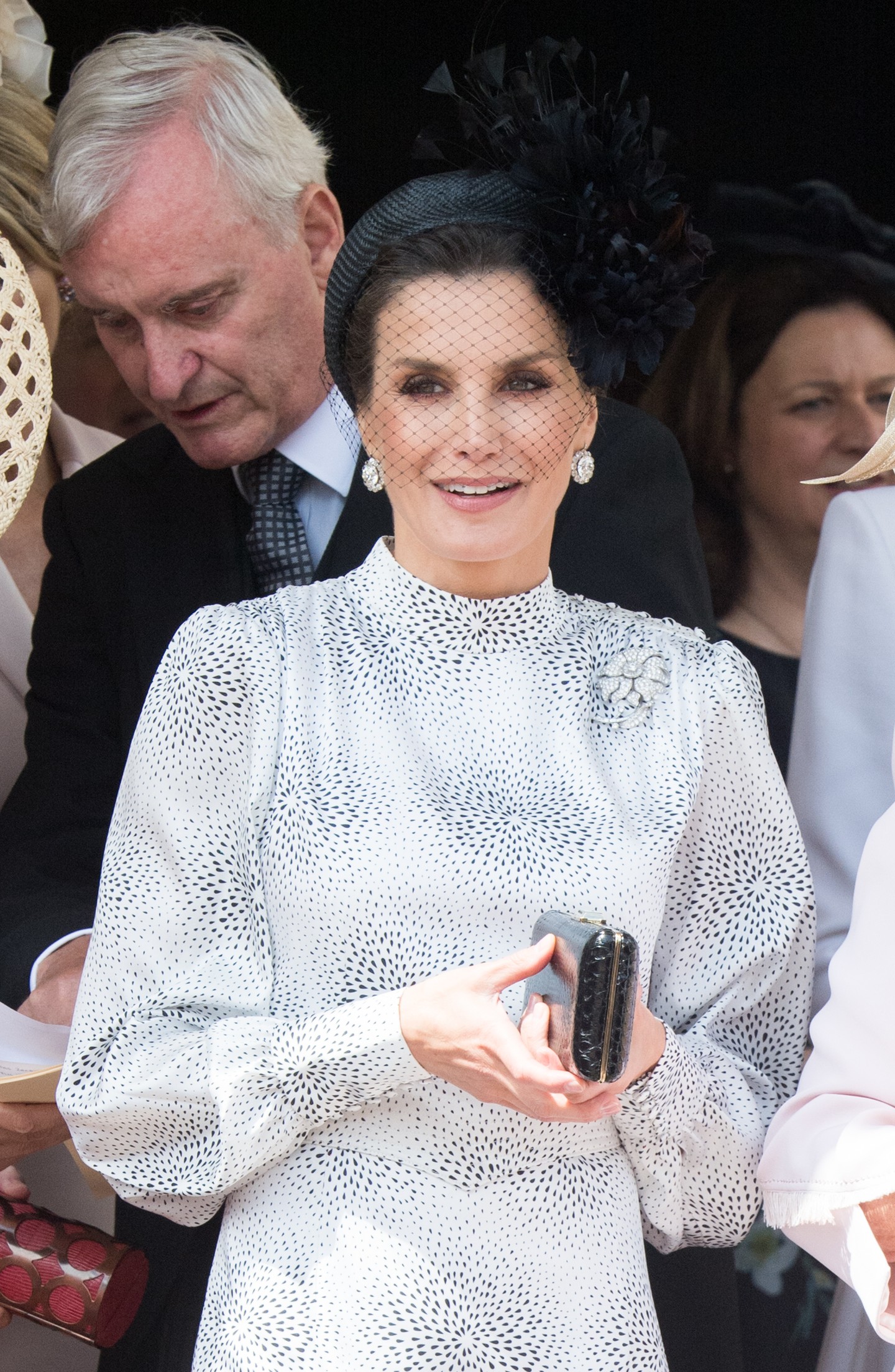 Letícia királyné Joyas de Pasar gyémánt chanton fülbevalója. Becsült érték: 7 200 000 € (2,7 milliárd forint). A Joyas de Pasar kollekcióhoz tartozó gyémánt fülbevalót a királyné itt a Szent György-kápolnában Windsorban, 2019-ben viselte.