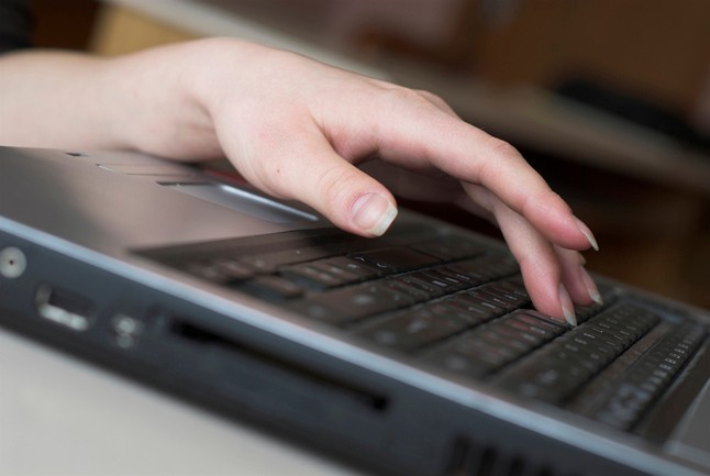 Kíméld a csuklód! Így gépelj, hogy ne fájjon