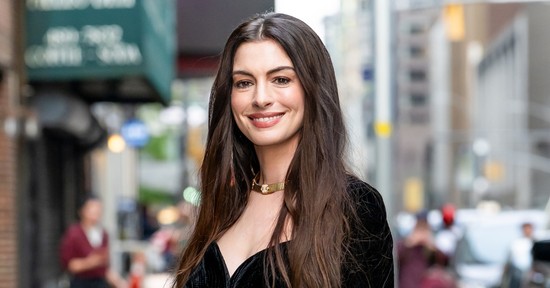 Anne Hathaway élete legmerészebb ruhájában lépett utcára, és elképesztően nézett ki benne