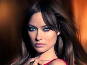 Pikáns divatanyagban a Dr. House sztárja