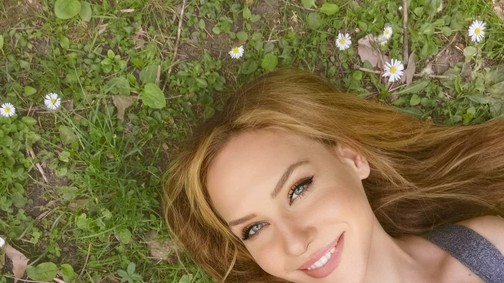 A karantén alatt Myra beleszeretett a bezártságba, erről énekel legújabb dalában