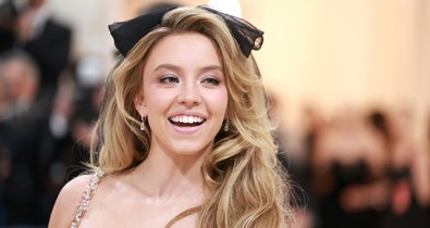 Sydney Sweeney virágba borult, Jennifer Lopez meztelenruhában tündökölt - 10 csodaszép ruhaköltemény a torontói filmfesztiválról