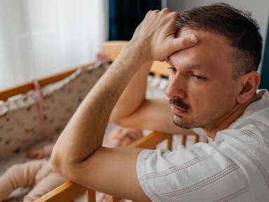 Nem csak a nőket érinti, minden tizedik apa küzd gyermekágyi depresszióval