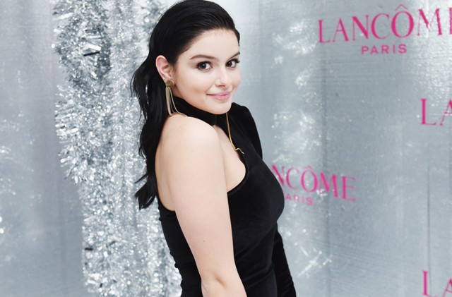 Ariel Winter még nem engedte el a nyarat: vibráló rózsaszín frizurára váltott