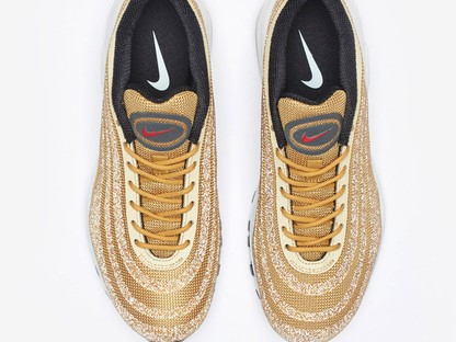 Megőrülsz a Nike új Swarovski kristályokkal telehintett cipőjétől