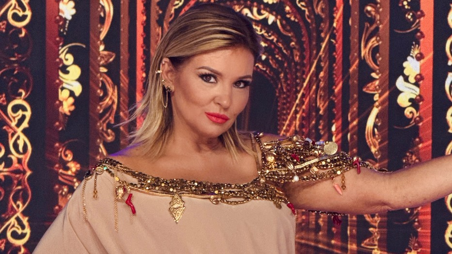 Liptai Claudia ruhája A Nagy Duett című műsorban az Ezeregyéjszkát idézi