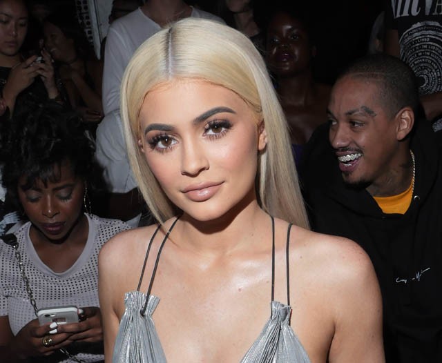 kylie jenner, hajszín, hajfestés, szőke, barna, paróka, instargam, snapchat