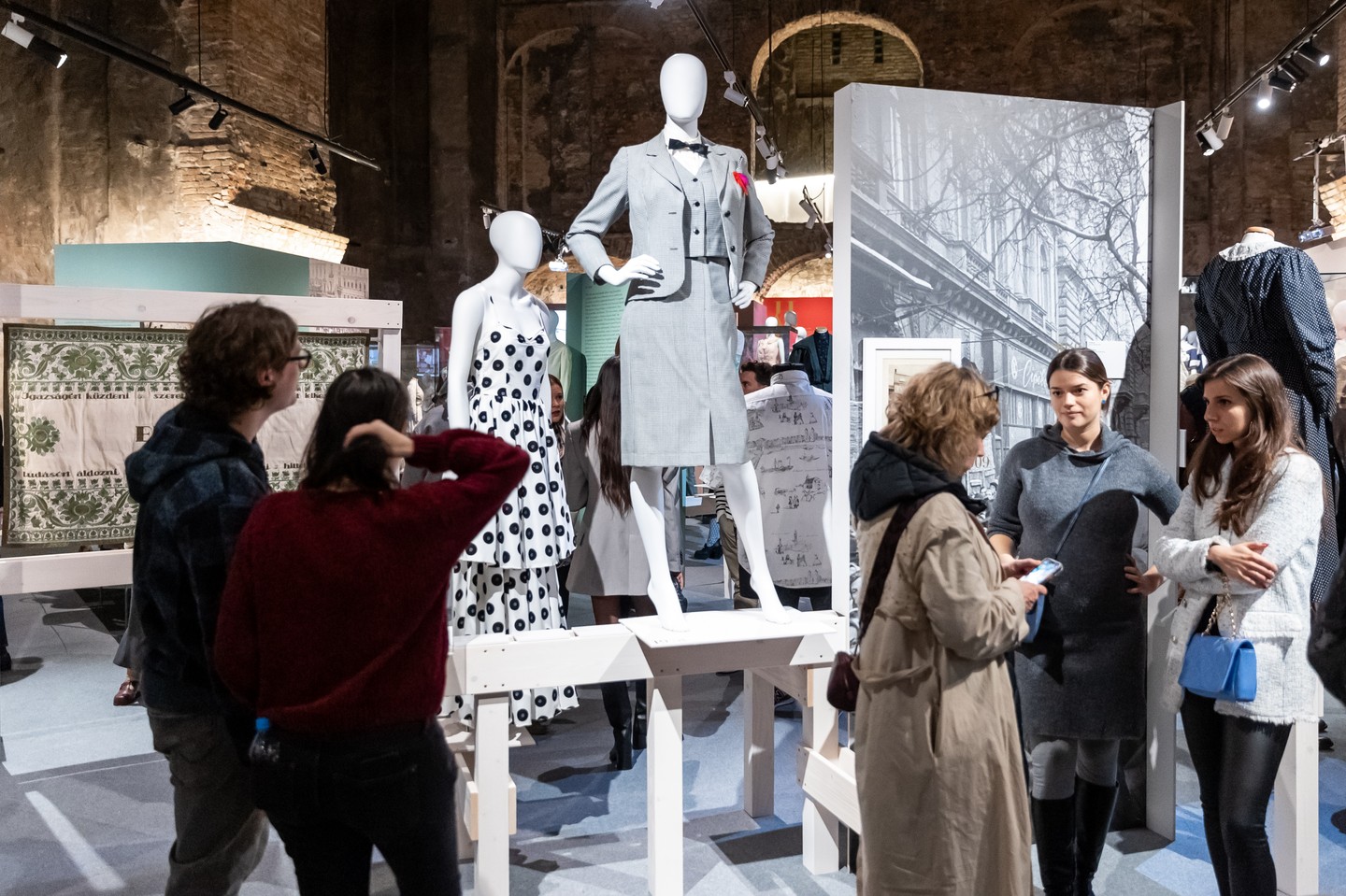 Divat és város kiállítás