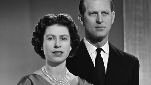 Ilyen lámpalázas volt II. Erzsébet királynő, amikor 31 évesen elmondta első karácsonyi köszöntőjét