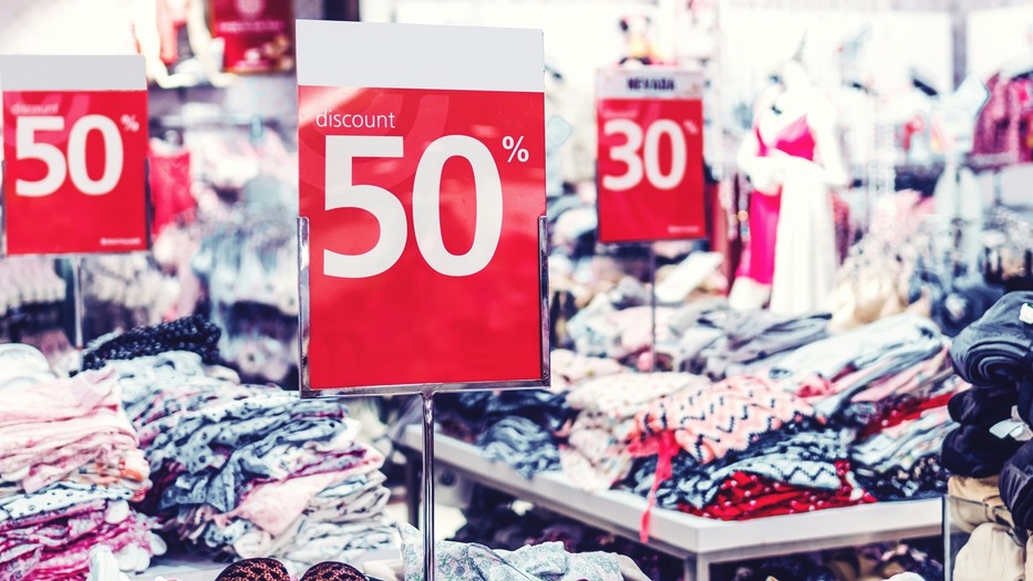 Legkésőbb november végén, de sok helyen akár egész hónapban hirdetik az akciókat a hazai áruházak és webáruházak. Fotó: Bank360/Pexels.com