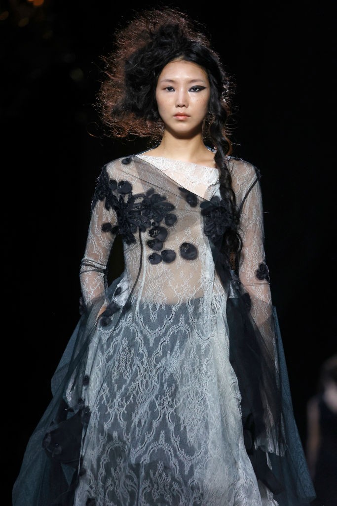 A 2025-ös tavaszi-nyári kollekcióban is a fekete szín dominál