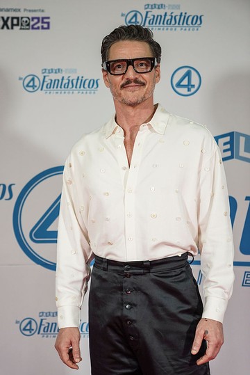 Bár Pedro Pascalt az interneten már sokan apukának titulálták, valójában az apaság csupán a filmes karaktereihez köthető. Kiderült, hogy ő maga nem is vágyik gyerekre. Amikor egy interjúban megkérdezték tőle, hogy az életben is édesapa-e, azt válaszolta, hogy nem, és nem is lesz az. 