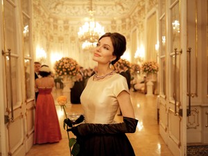 Angelina Jolie arckifejezése és testbeszéde a legszebb visszavágó, amit valaha láttunk