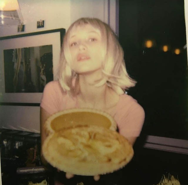 bella hadid, hajfestés, topmodell, szőke, szőkítés, szőke paróka