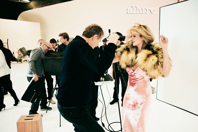 Természetesen ezúttal is a régi barát, Mario Testino fotózta.