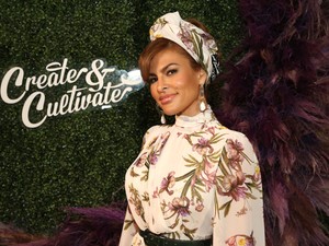 Eva Mendes meztelen testét tényleg csak mosogatószivacsok fedik?