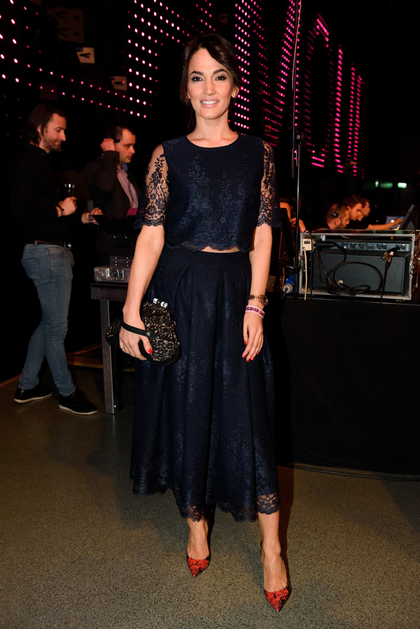 Annoni Zita egy csodás és nagyon nőies csipke összeállításban jelent meg a 2016-os Women of the Year gálán. Kifinomult, örökérvényű, és nagyon stílusos.