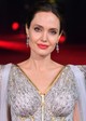Angelina Jolie tőröket gyűjt, ráadásul ez afféle családi hagyomány, egyszer elmesélte, hogy neki 12 éves korában az anyukája vette az első tőrét, és ő is ebben a korban vitte el Maddox fiát, hogy megvegyék neki az első tőrét. A színésznő állítólag igazi szakértője a pengéknek