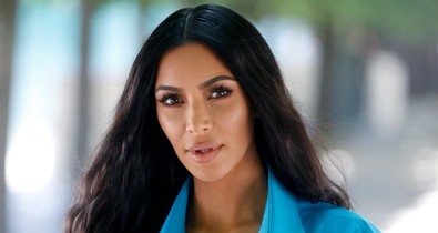 Kim Kardashian szettjét könnyen lekoppinthatod, csupán néhány méter ragasztószalagra lesz szükséged
